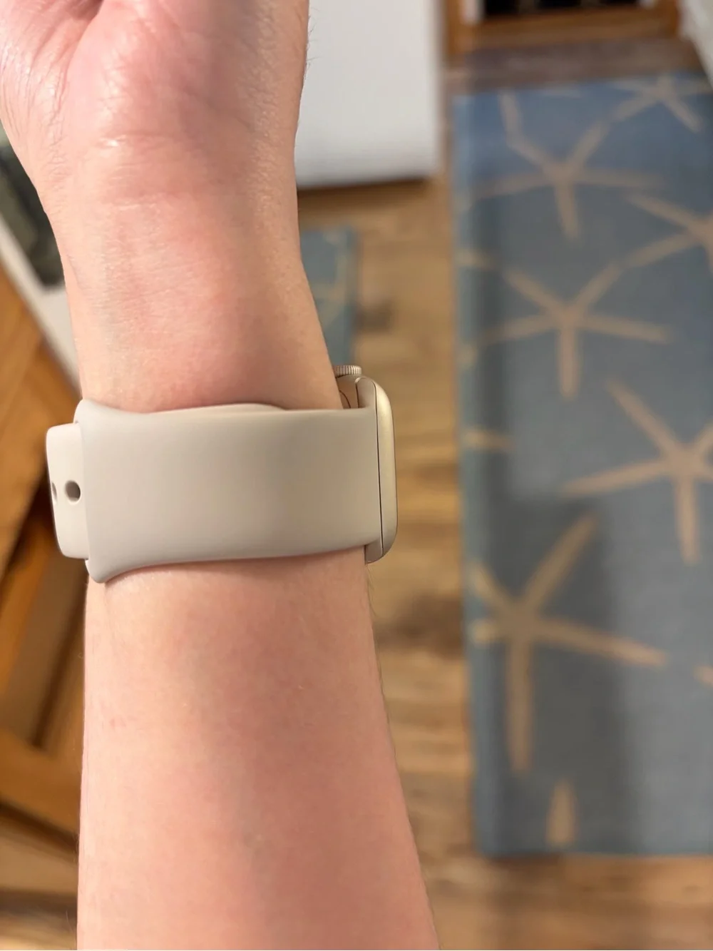 2025 Apple smartwatch with charger (Model SE)